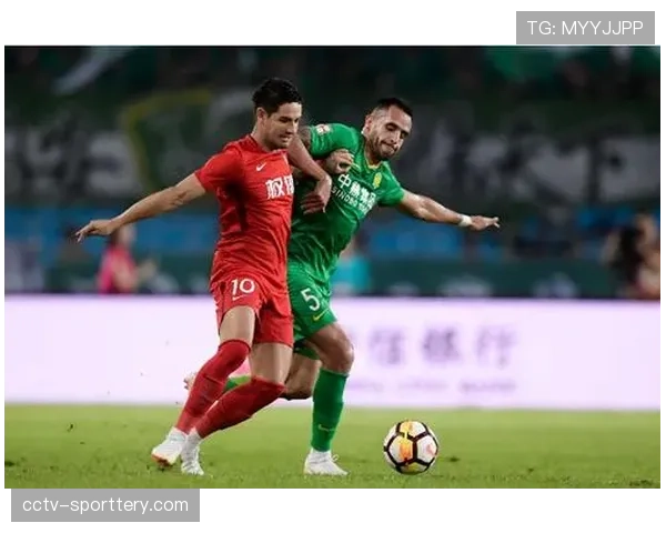 人盯人战术只能短期使用，足球场太大不适合全程一对一防守